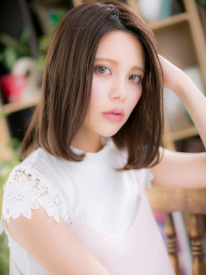 センターパート前下がり小顔ワンレンボブデイ　マロンベージュ