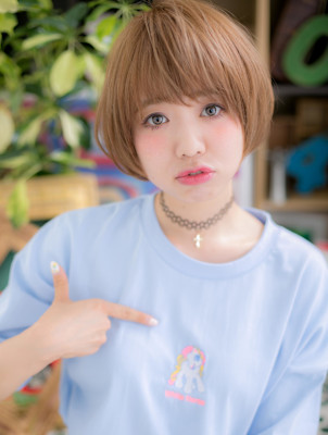 メルティカラー大人かわいい前下がりミニボブ　刈り上げボブ