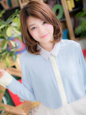 大人かわいい暖色系カラーくせ毛風大人巻き　くすみベージュ