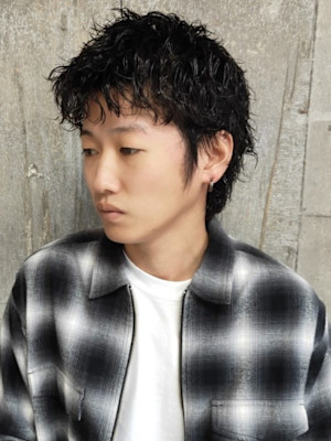 ツイストスパイラルピンパーマ　ツーブロック　マッシュ　束感