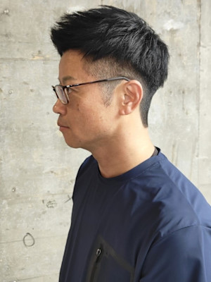 ツーブロック　刈り上げ　ビジネス　メンズショート　黒髪　束感