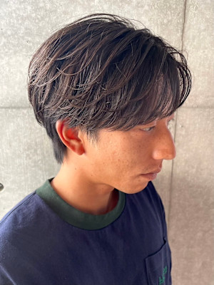 ニュアンスパーマ　センターパート　韓国ヘア　ビジネスヘア