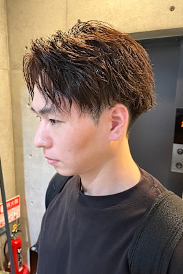 センターパート七三ツーブロックソフトツイストパーマ