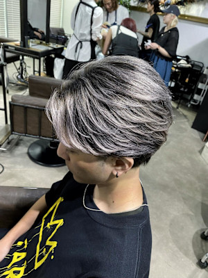 ハイライト バレイヤージュ  デザインカラー シルバーカラー