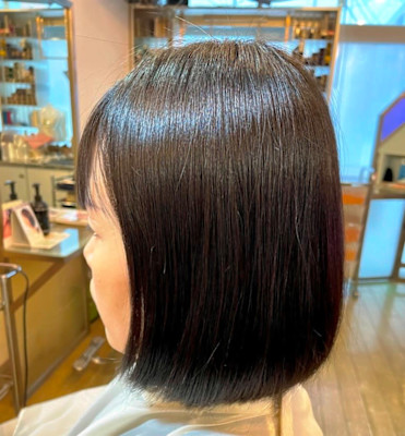 シャープなボブ