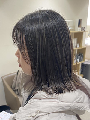 細めハイライトでお洒落なグレージュカラー