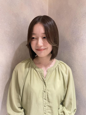 オリーブブラウンカラー×韓国風ボブ×前髪無し×切りっぱなし