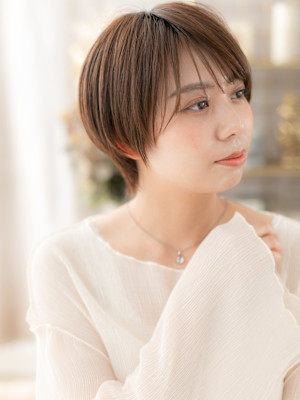 マッシュウルフショートステップボーンカット　フェザーショート