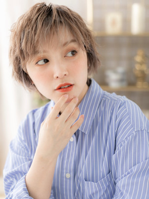 フレンチカジュアルくせ毛風マッシュパーマ　細めハイライト