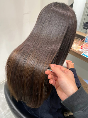 美髪ロング　縮毛矯正　艶髪ストレートヘア　髪質改善