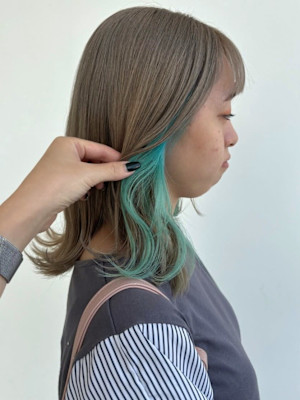 イヤリングカラー　水色　ブルーカラー　ミディアム　ベージュ