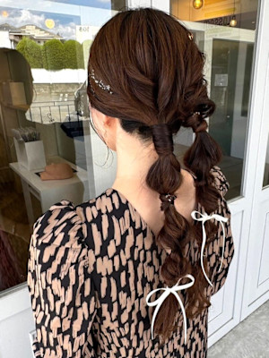 編み下ろしツインポニー　リボンアレンジ　　お呼ばれアレンジ