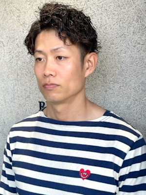 ツイストスパイラルパーマ　アップバング　刈り上げショート