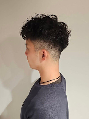 【メンズ】外国人風フェードカット＋スペインカールパーマ