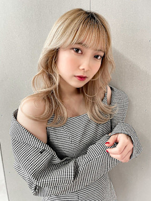 《Xena ria》beige ×くびれhair