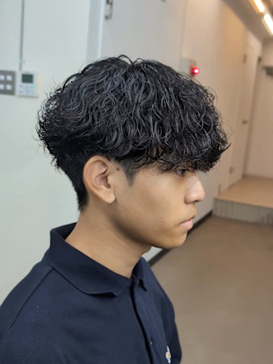 波巻きスパイラルパーマ　刈り上げマッシュ