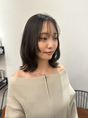 池袋 イルミナカラー 透明感 フェイスレイヤー 外ハネミディ