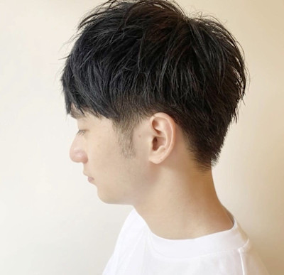 メンズ前下がりツーブロック