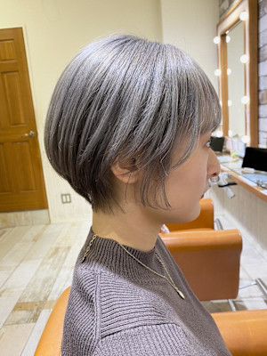 ハイトーン×ショートカット