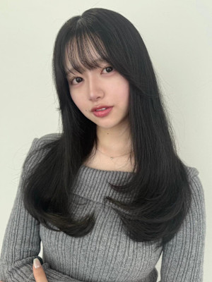 ロングレイヤー　顔周りカット　アッシュカラー　透明感