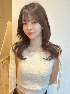 ロングレイヤー　顔周りカット　アッシュカラー　透明感