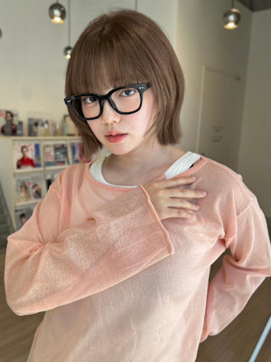 切りっぱなしボブ　顔周りカット　アッシュカラー　透明感