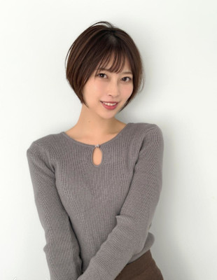 シースルー前髪くびれショートボブ耳かけスタイル30代40代