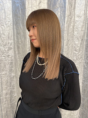 ステップボーンカットロングヘア/顔まわりレイヤー