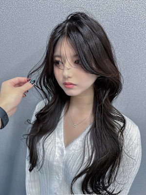 ヨシンモリ　黒髪　小顔　前髪　