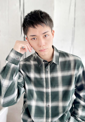 20代30代40代　黒髪×スパイキーショート