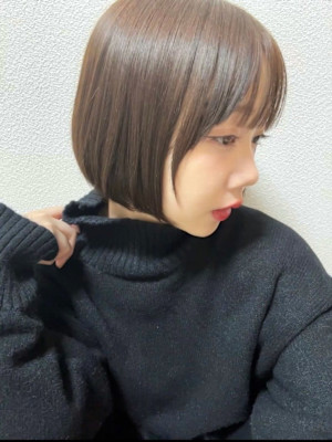 内巻きぱつっとボブ　マロンベージュ　小顔カット　10代20代