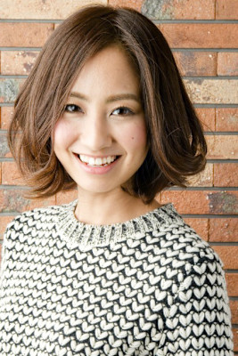 大人可愛い小顔ミディアムボブ