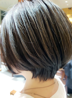 20代30代40代グレージュ前下がりショートボブ