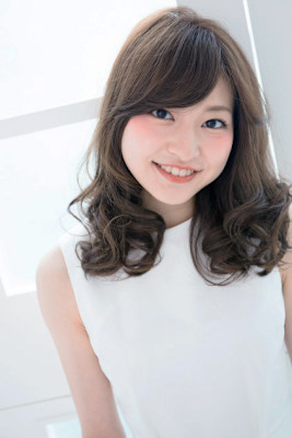 小顔ナチュラルセミディ