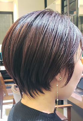 20代30代40代　小顔前下がり丸みショートボブ　