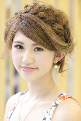 リラックス感漂う女の子ヘアのアップスタイル