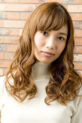 フェミニンウェーブで愛されヘア