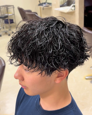 重ためマッシュ波巻きスパイラルパーマ　刈り上げ