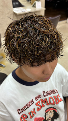 波巻きハイライト　メンズパーマ　刈り上げ