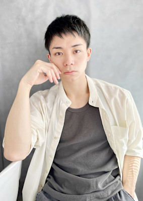 20代30代40代　黒髪×スパイキーショート