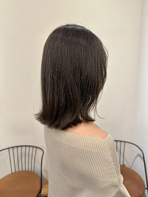 池袋 イルミナカラー 暗髪 透明感 ナチュラル外ハネミディ♪