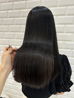 おさまりのある髪を手に入れる縮毛矯正＊まゆ