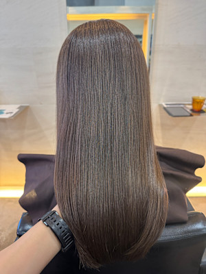 透け感抜群グレージュカラー