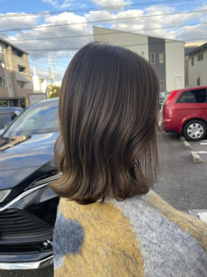 オリーブグレージュ