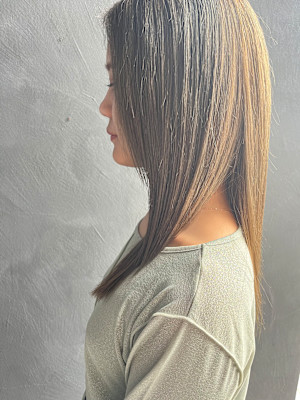 カーキベージュ