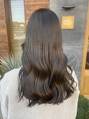 オリーブベージュカラー