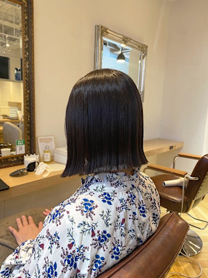 ぱっつんボブ／透明感カラー