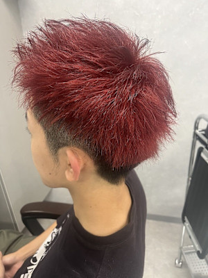 赤毛のスパイキーショート