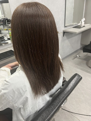 オリーブベージュ