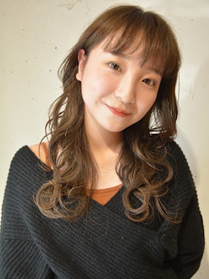 ナチュラルブラウン／ゆる巻き／顔周りレイヤー